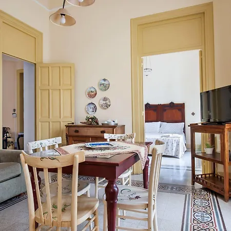 Frühstückspension La Casa Di Zoe - Locazioni Turistiche 3*